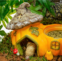 Load image into Gallery viewer, ReptiZoo Multifunctional Pumpkin Hide Castle
